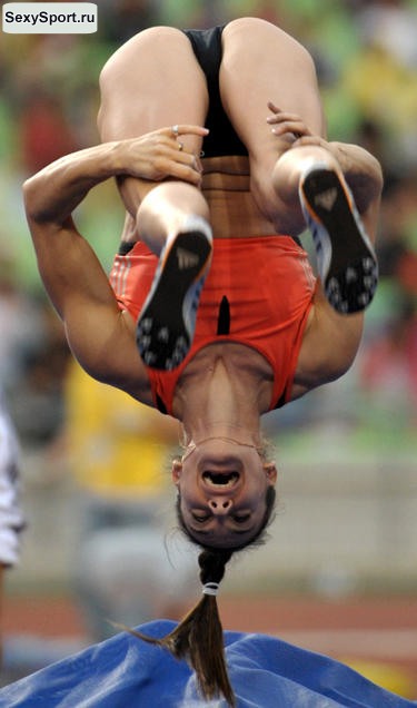 Пикантное фото прыжка спортсменки